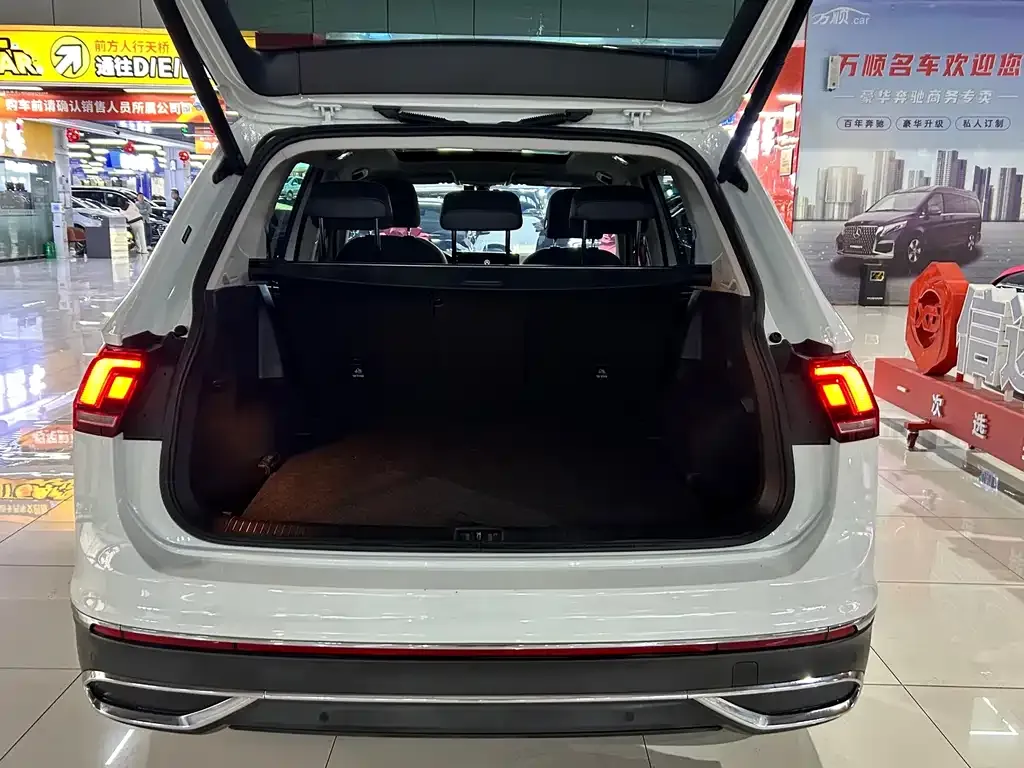 Volkswagen Tiguan L — фото 8