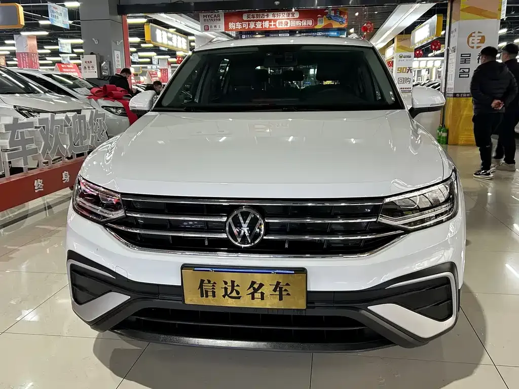 Volkswagen Tiguan L — фото 9