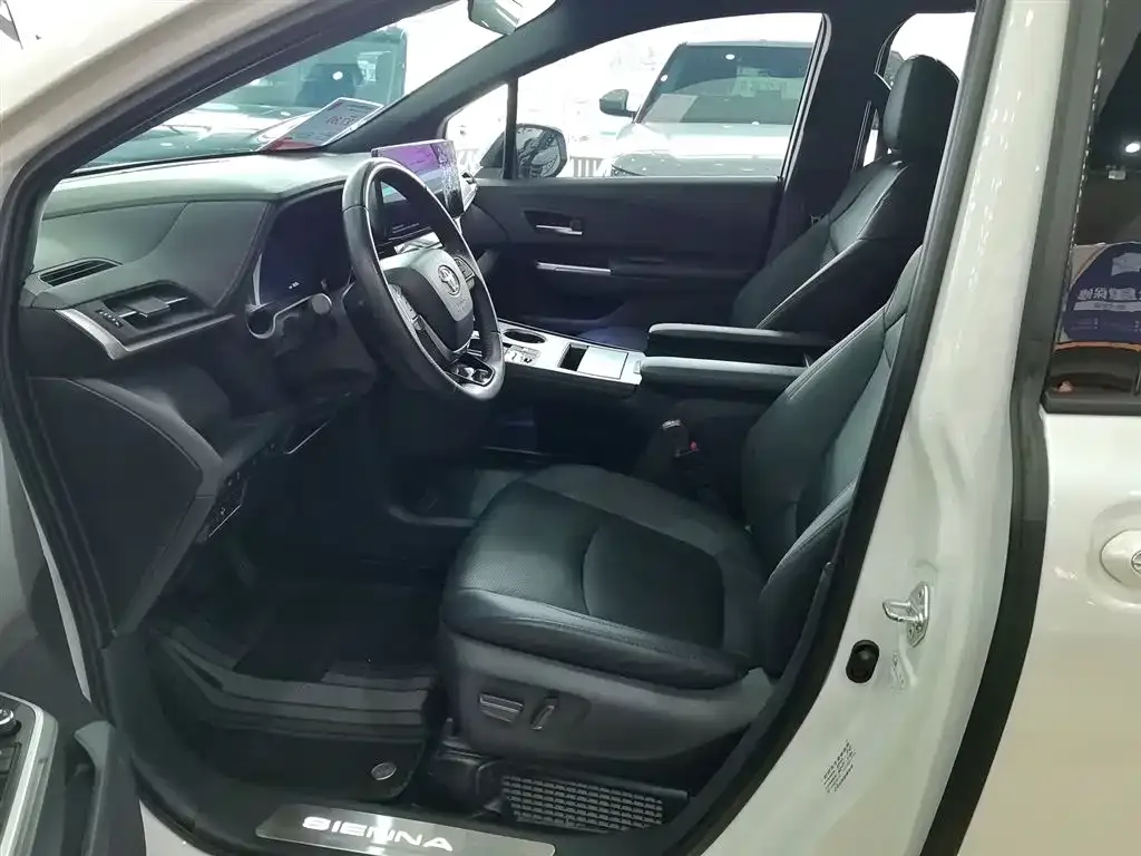 Toyota Sienna — фото 4