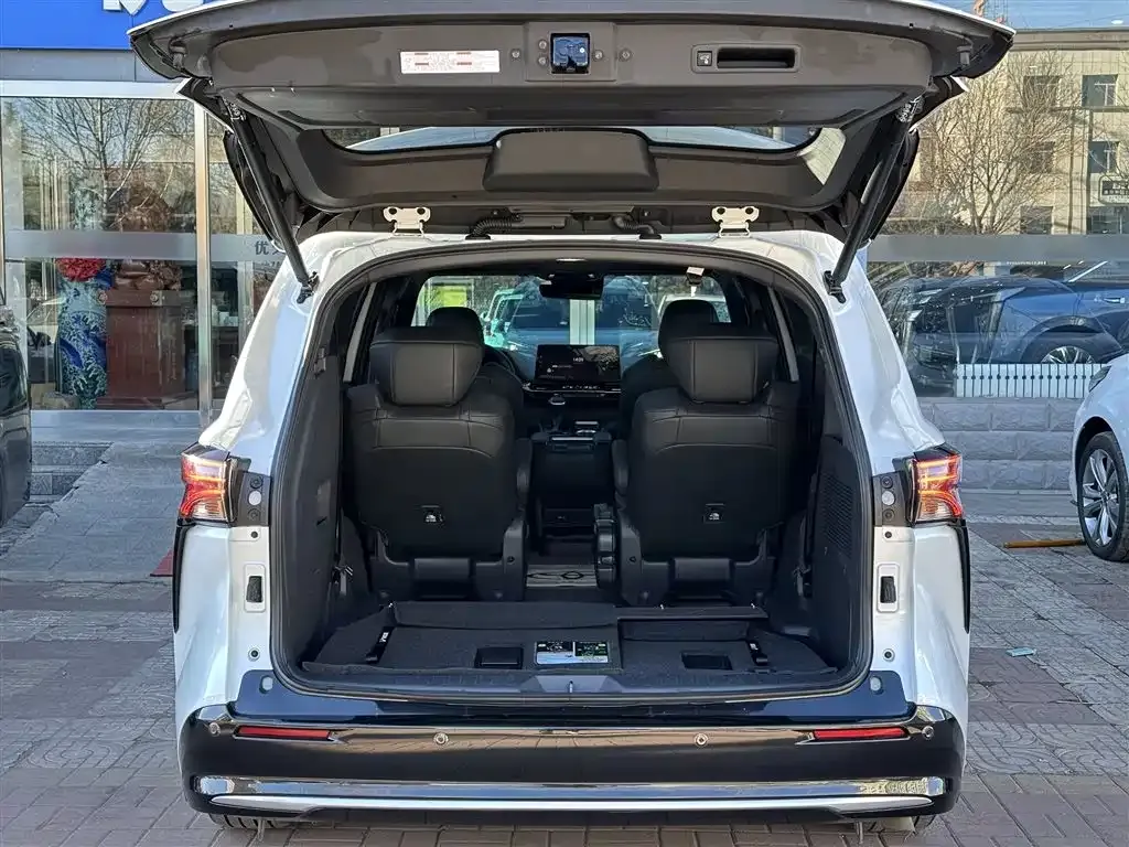 Toyota Sienna — фото 5