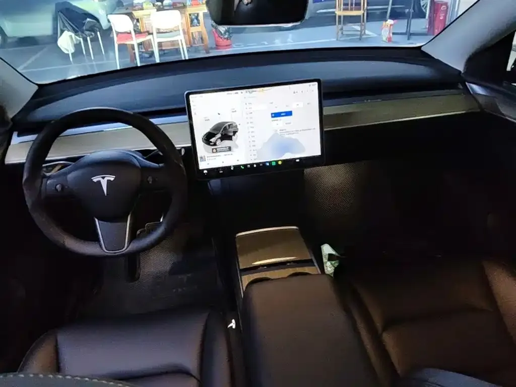 Tesla Model Y — фото 8