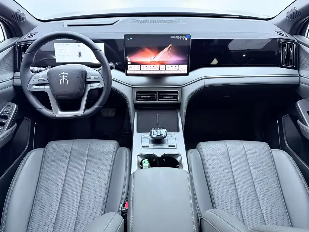 BYD L DM-i — фото 9