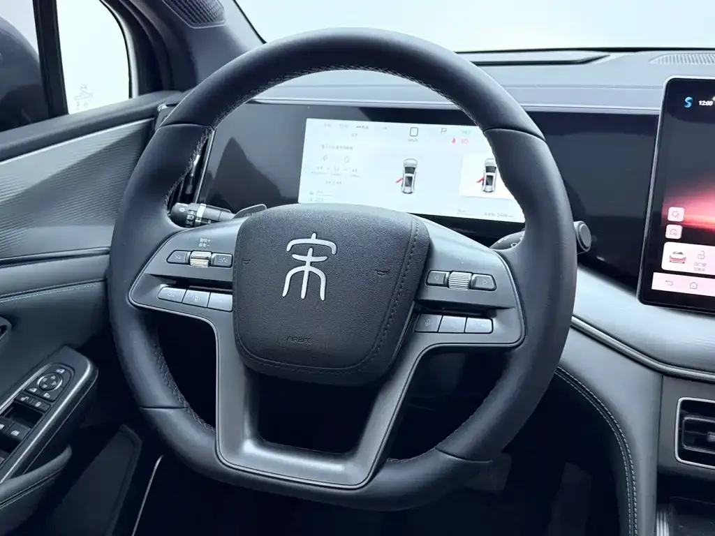 BYD L DM-i — фото 6
