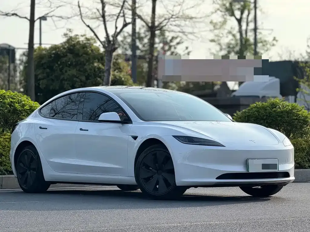Tesla Model 3 — фото 8