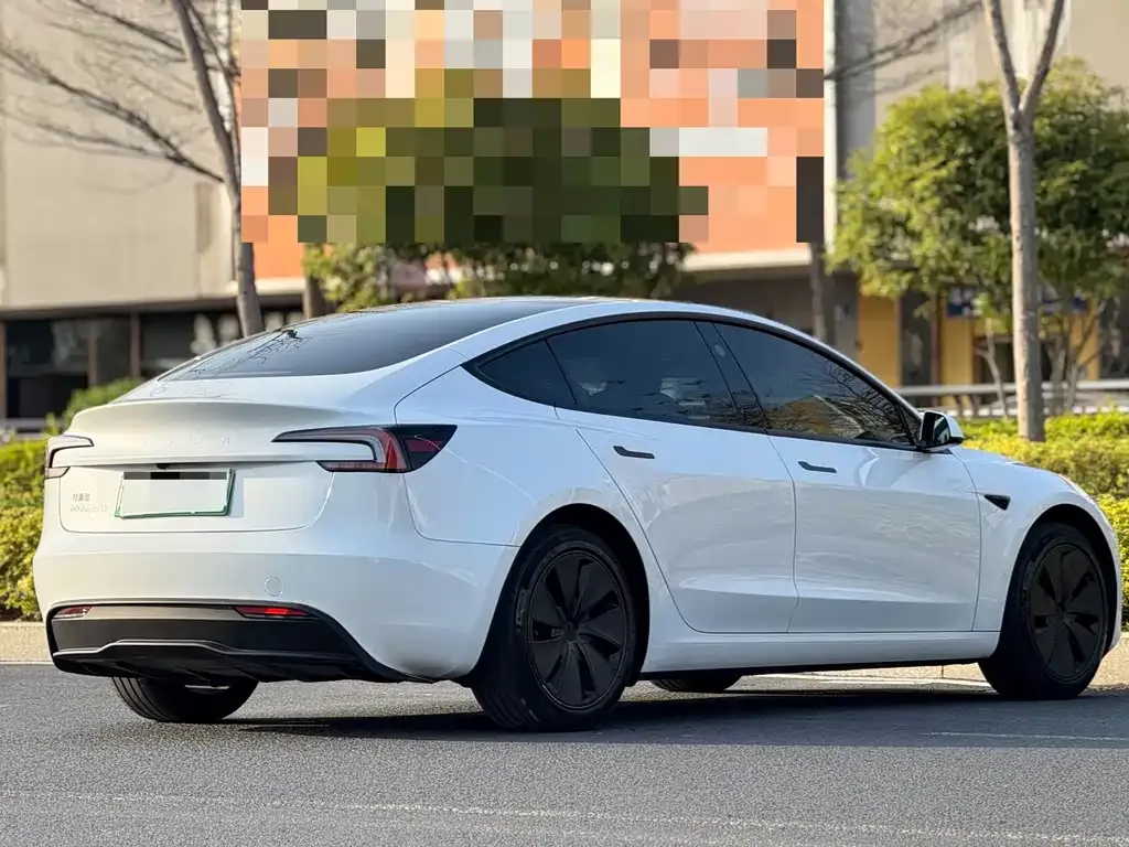 Tesla Model 3 — фото 10