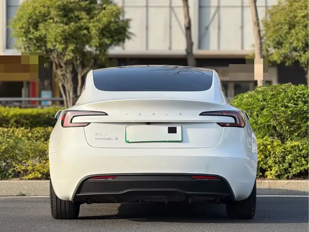 Tesla Model 3 — фото 9