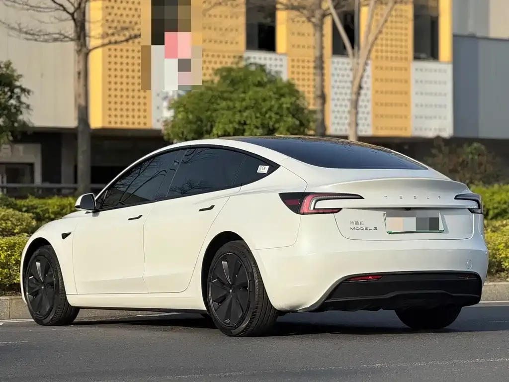 Tesla Model 3 — фото 2