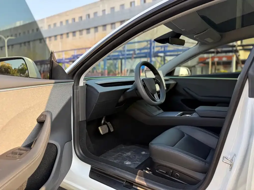 Tesla Model 3 — фото 4