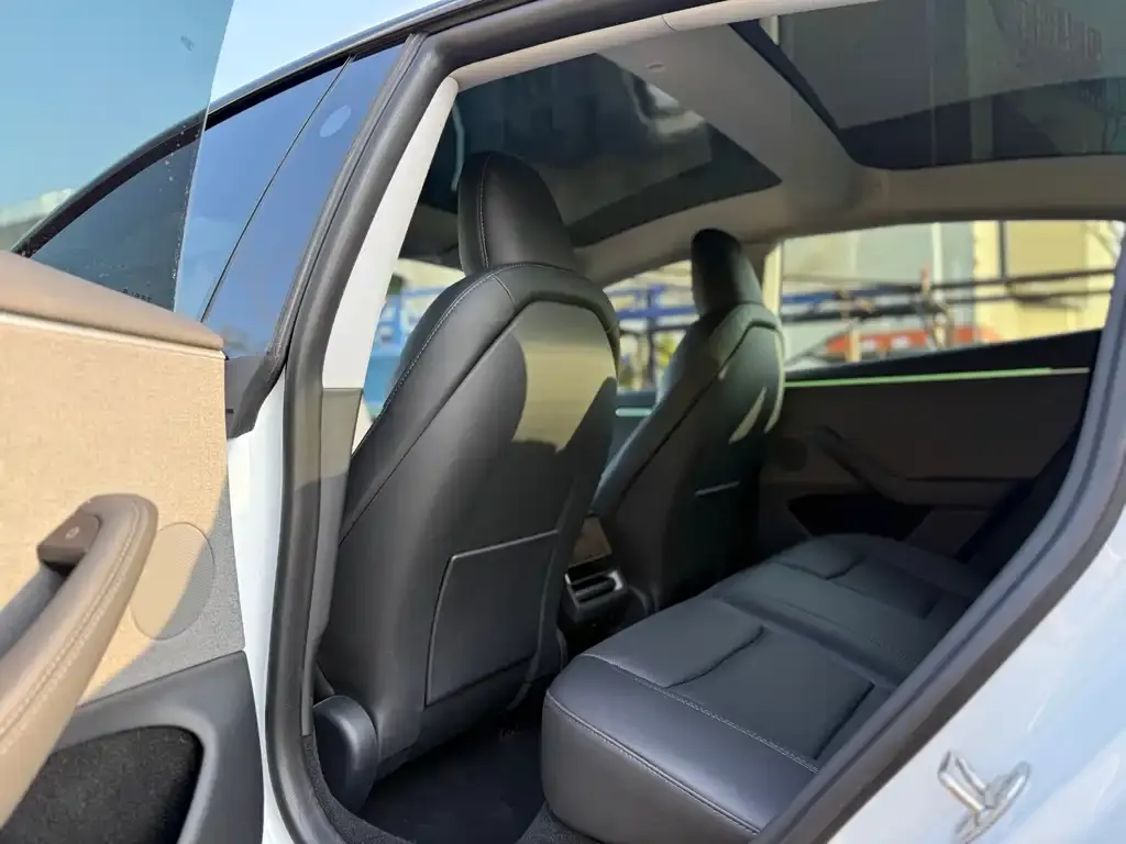Tesla Model 3 — фото 3