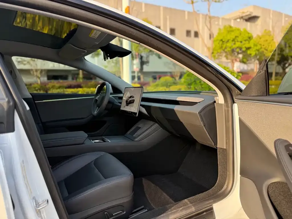Tesla Model 3 — фото 6