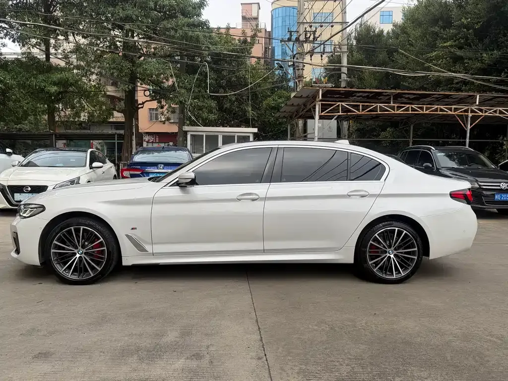 BMW 5 Series — фото 10
