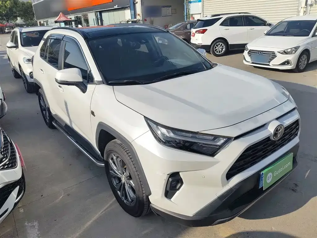 Toyota RAV4 — фото 8