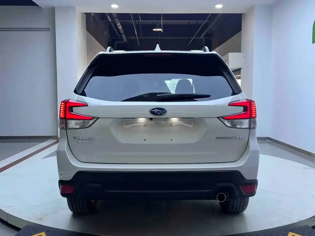 Subaru Forester — фото 10