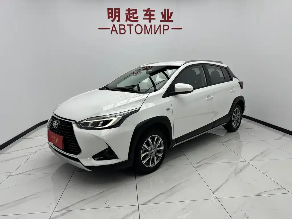 Toyota Yaris L — фото 1