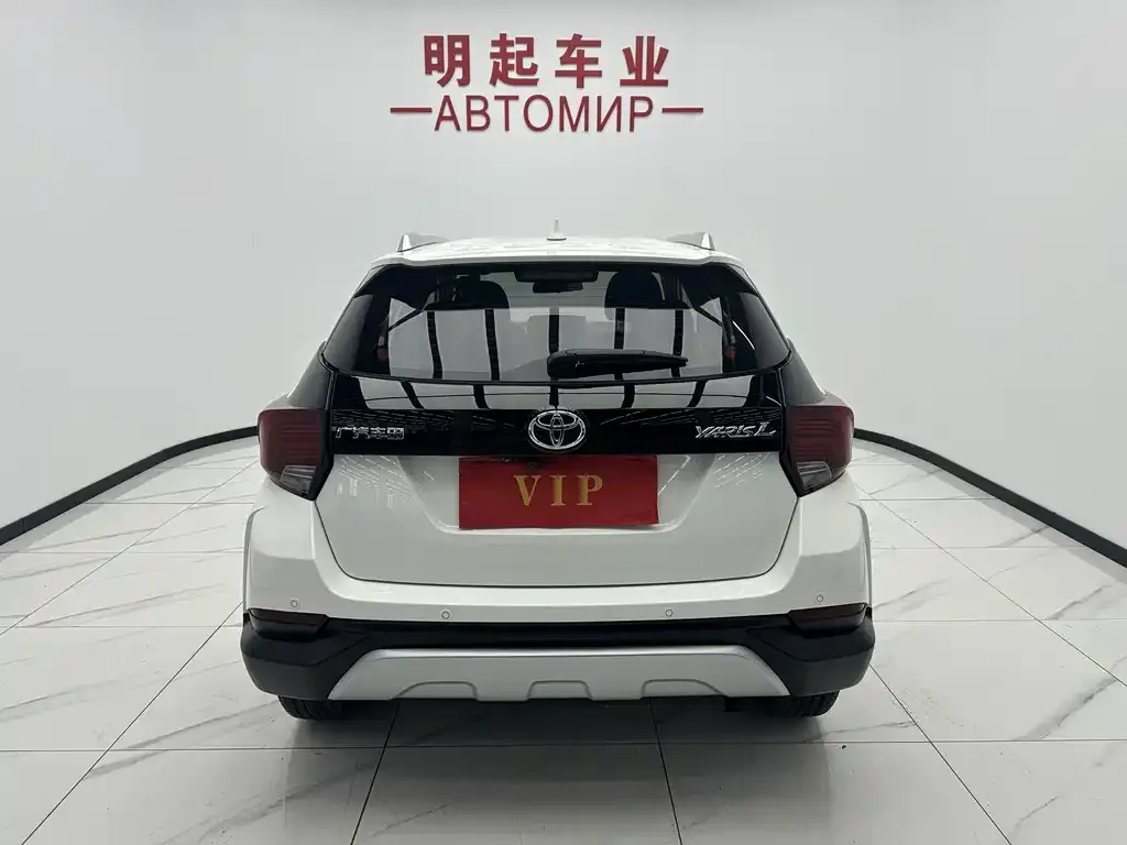 Toyota Yaris L — фото 2