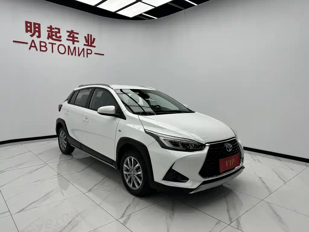 Toyota Yaris L — фото 3