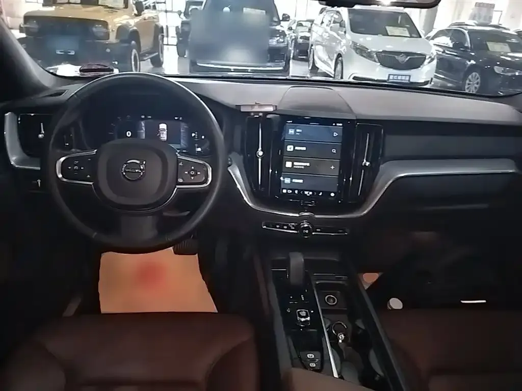 Volvo XC60 — фото 4