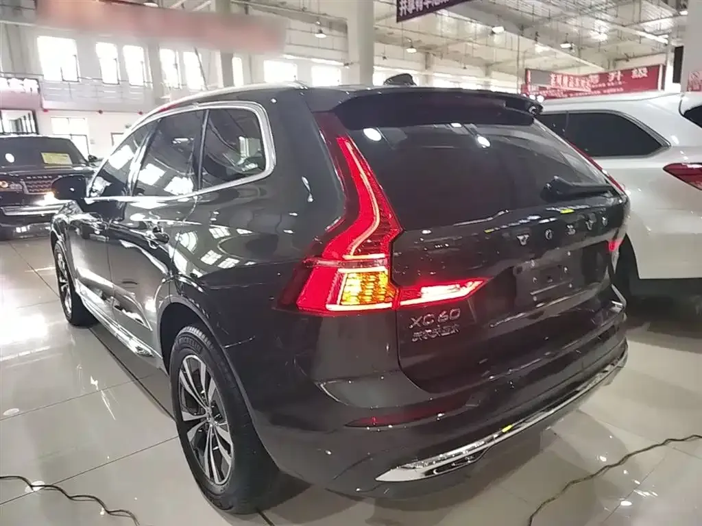 Volvo XC60 — фото 6