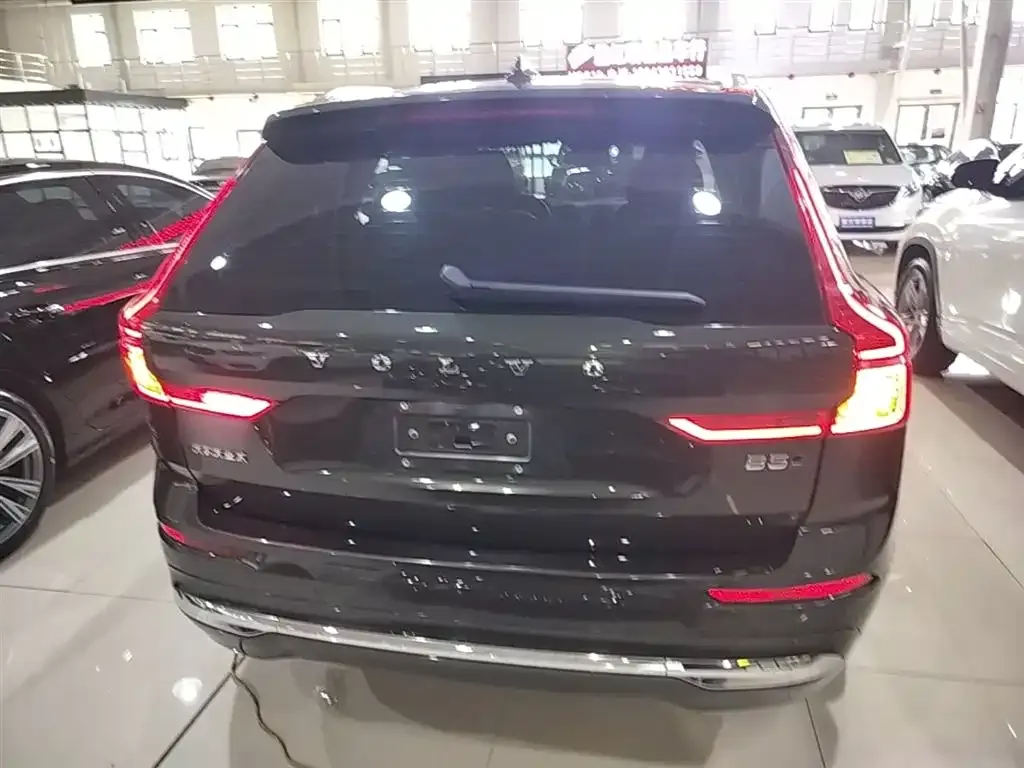 Volvo XC60 — фото 2