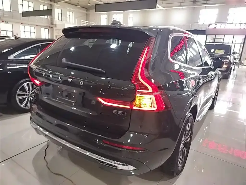 Volvo XC60 — фото 8