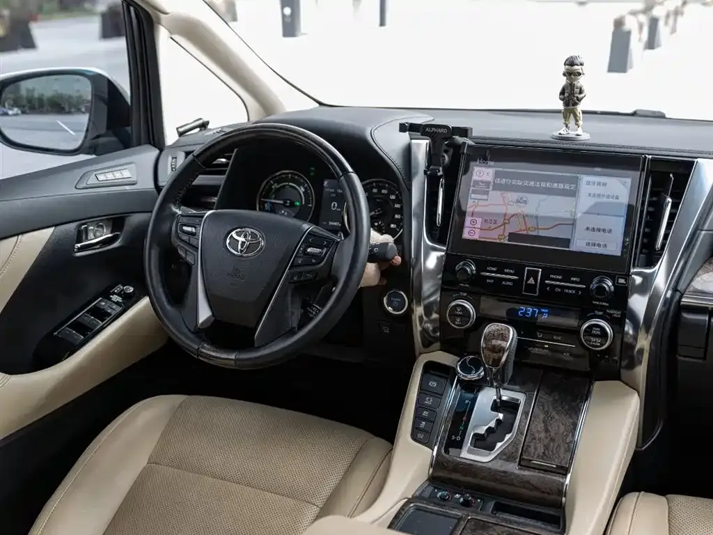 Toyota Alphard — фото 7