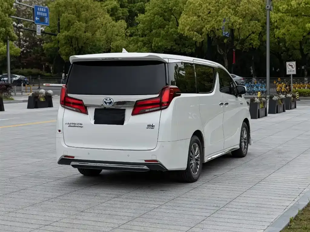 Toyota Alphard — фото 6
