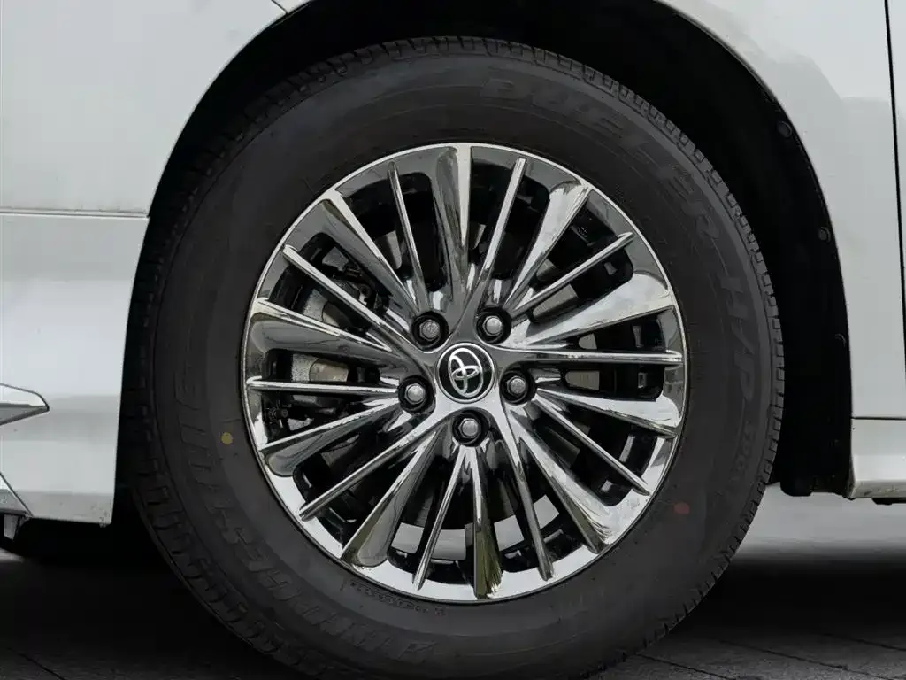 Toyota Alphard — фото 3