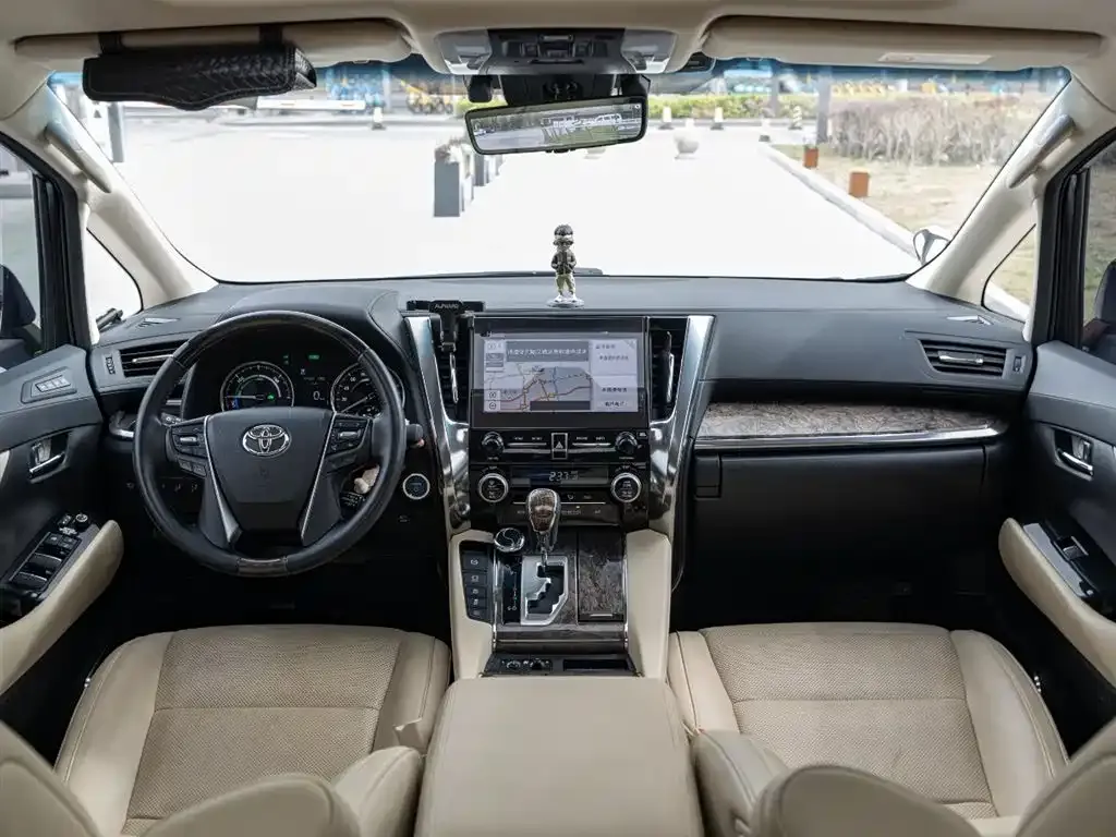 Toyota Alphard — фото 4
