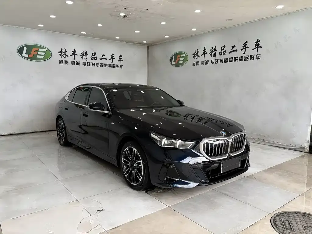 BMW 5 Series — фото 5