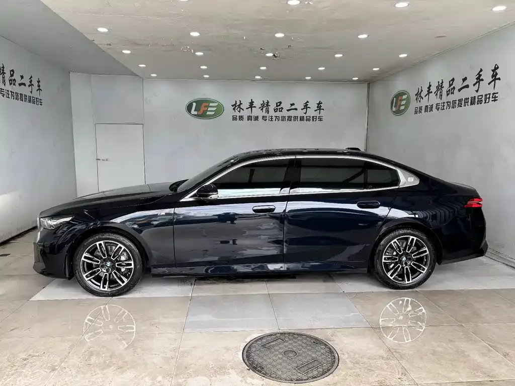 BMW 5 Series — фото 10