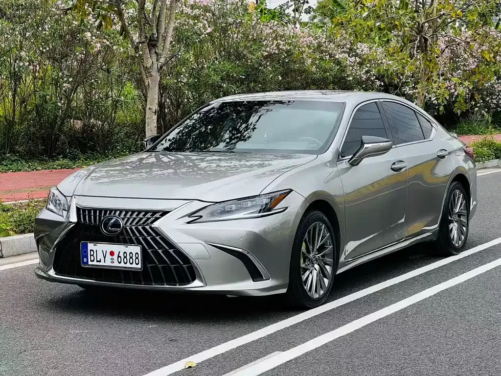 Lexus ES — фото 1
