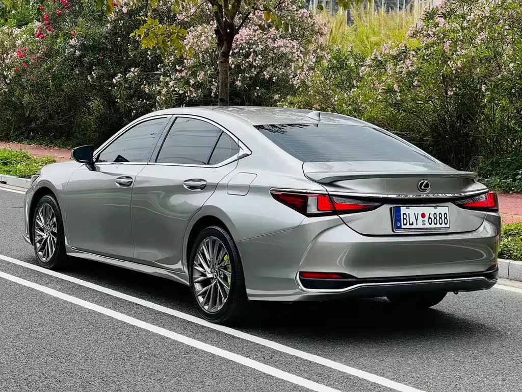 Lexus ES — фото 7