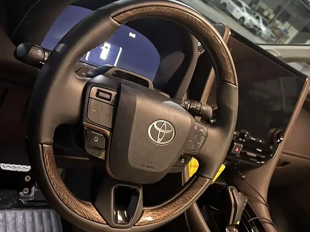 Toyota Alphard — фото 7