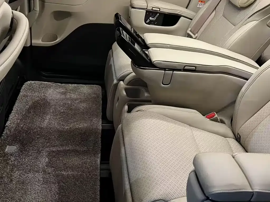 Toyota Alphard — фото 9