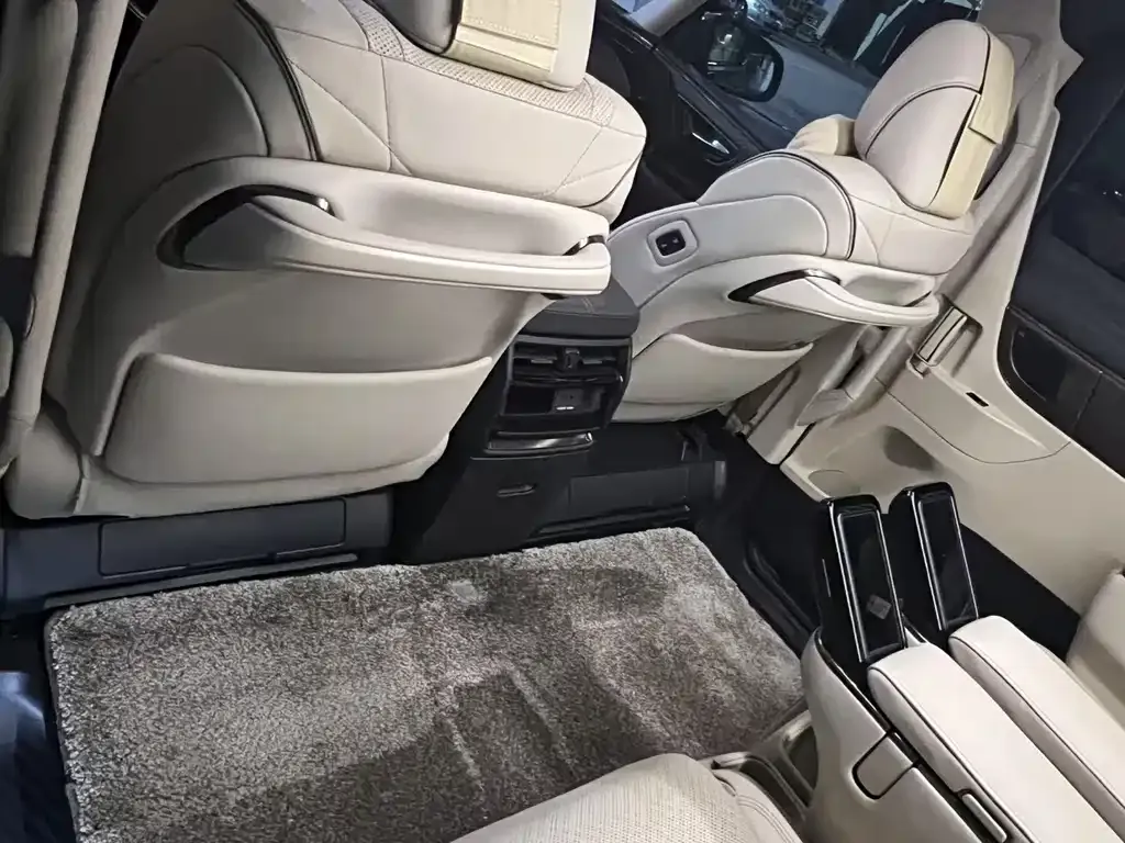 Toyota Alphard — фото 5