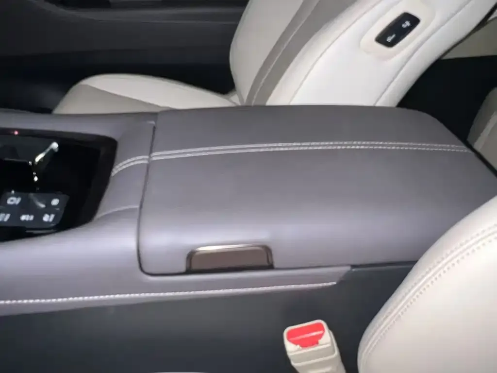 Toyota Alphard — фото 2