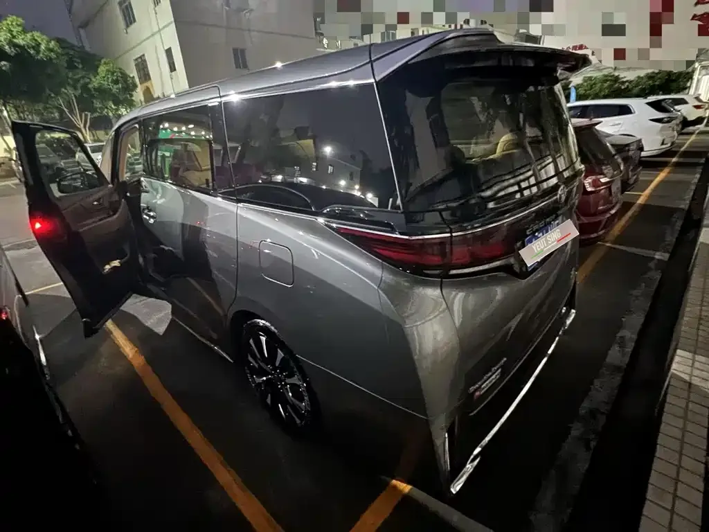 Toyota Alphard — фото 6
