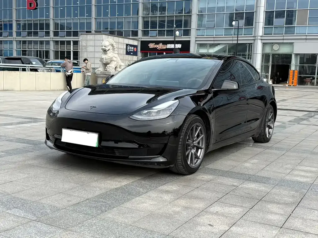 Tesla Model 3 — фото 1