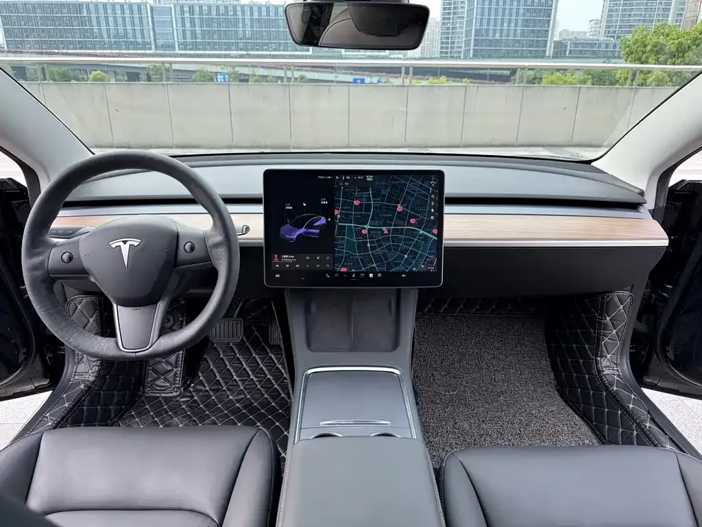 Tesla Model 3 — фото 9
