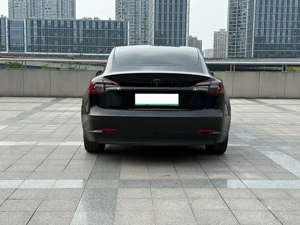 Tesla Model 3 — фото 7