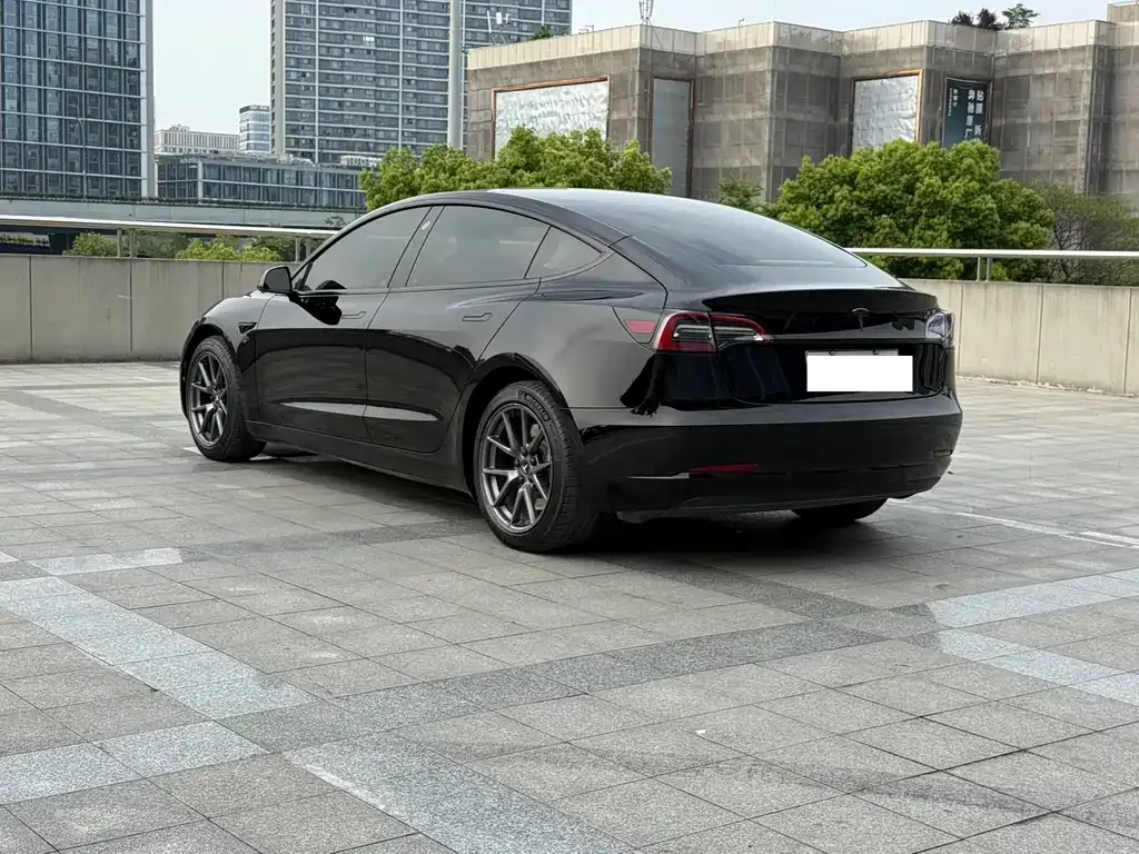 Tesla Model 3 — фото 6