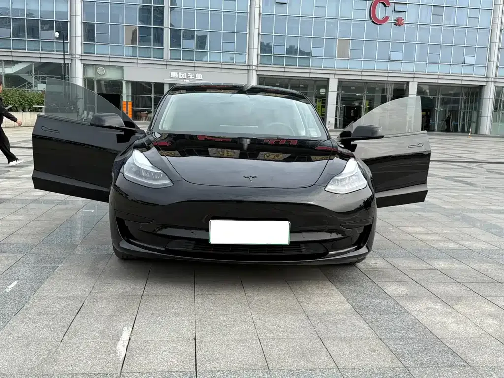 Tesla Model 3 — фото 10