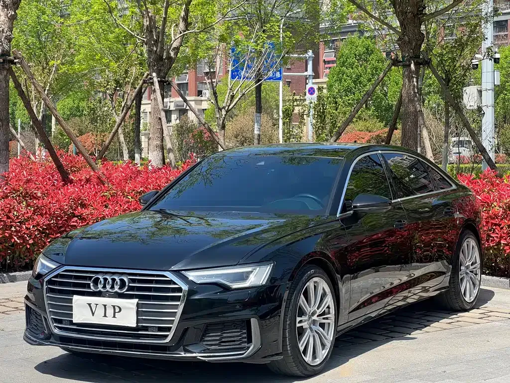 Audi A6L — фото 1