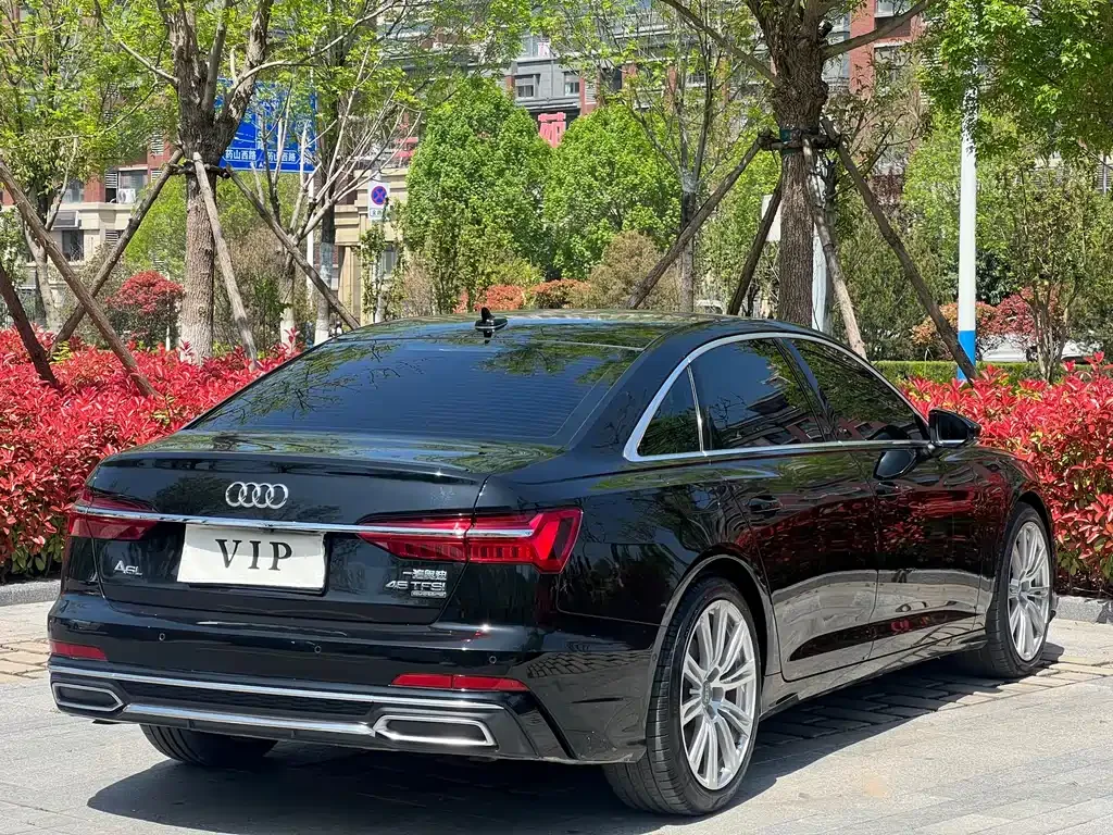 Audi A6L — фото 9