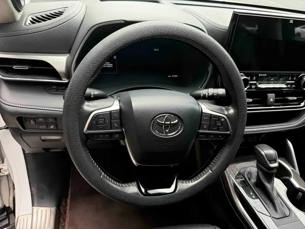Toyota Highlander — фото 3