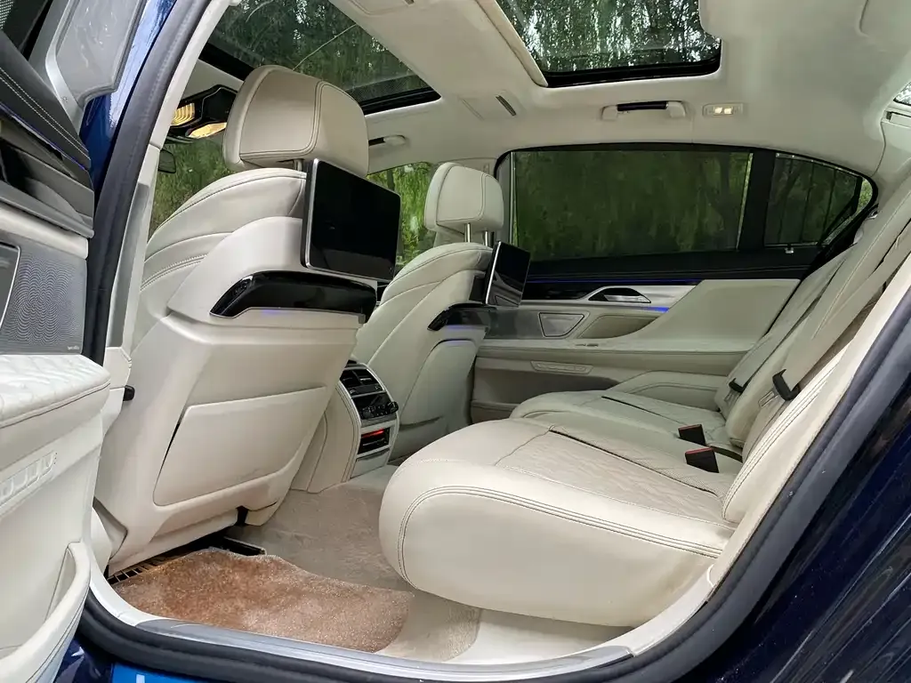 BMW 7 Series 2022 из CN, фото 8