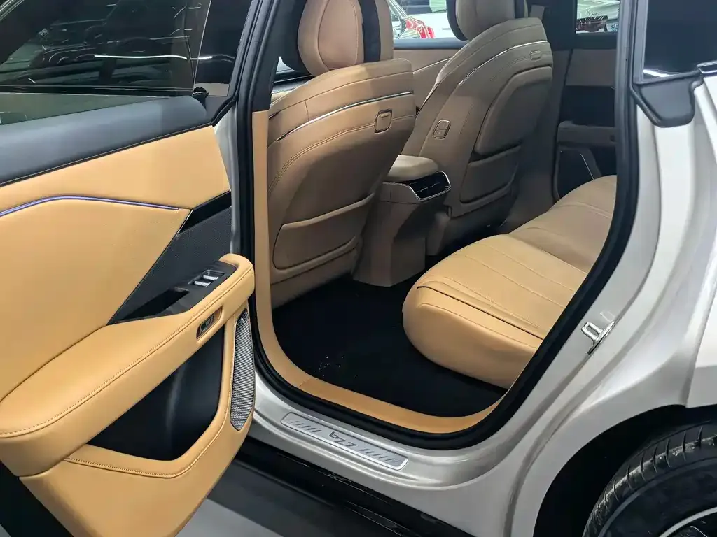 Toyota Platinum 7 2026 из CN, фото 3