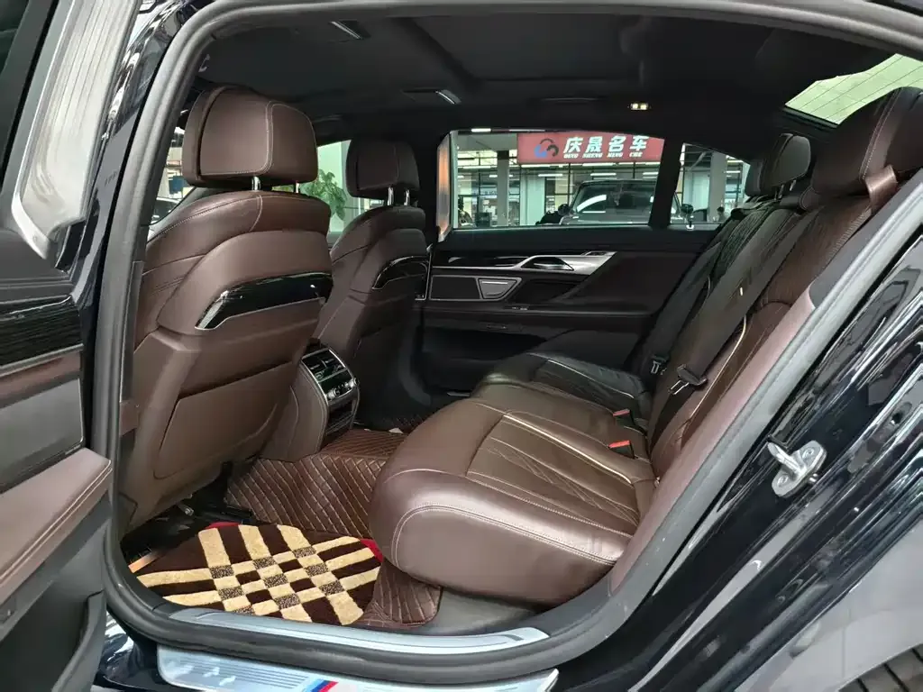 BMW 7 Series 2022 из CN, фото 6