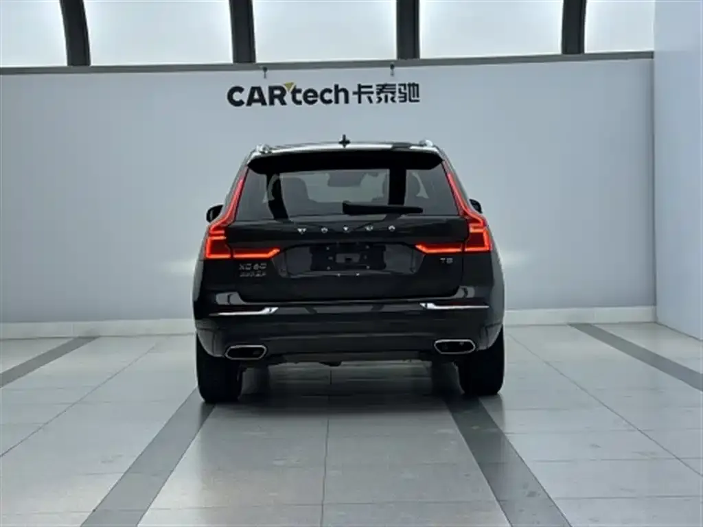 Volvo XC60 — фото 1