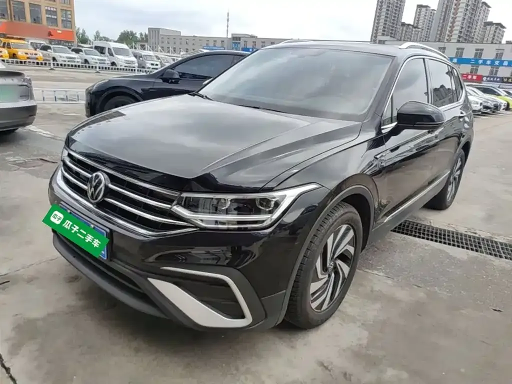Volkswagen Tiguan L — фото 9